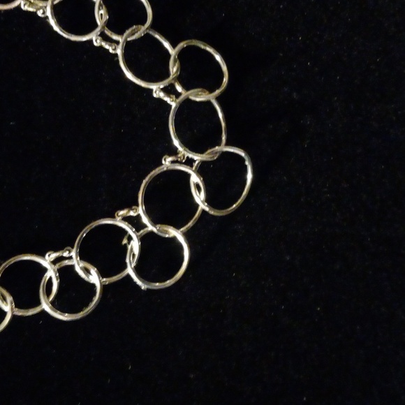 Designer Nine-West circle link chain necklace. 14+2" long. - Picture 2 of 4